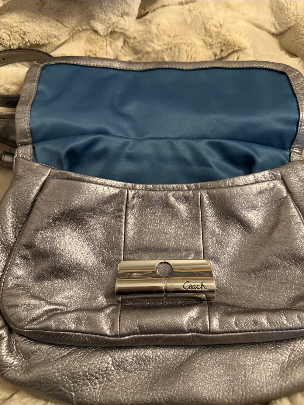 Vintage Coach Silver Leather Crossbody/Shoulder Bag with Turn-Lock - Picture 5 of 6